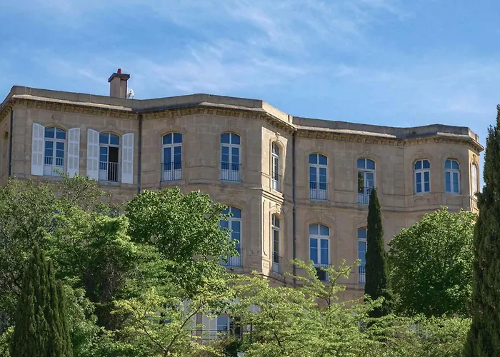 Auberge De Jeunesse Hi Marseille Bois-LuzyHostal